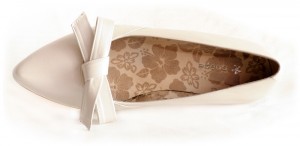 Modelo Eva con lazo, colección enepe zapatos de novia 2012