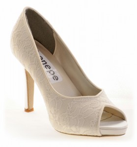 Modelo Carla enepe zapatos de novia y fiesta