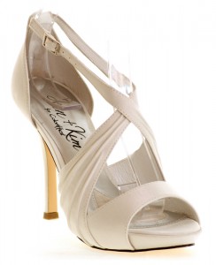 Modelo Luna enepe zapatos de novia y fiesta