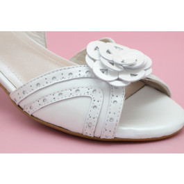 Teresa flor sandalias de novia, blanco roto